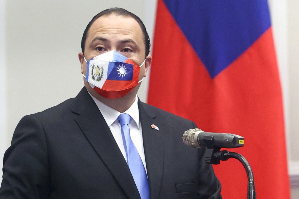 Guatemalan Foreign Minister Mario Bucaro meets Taiwan’s President Tsai Ing-wen during a meeting in Taipe on August 30. Photo: CNA