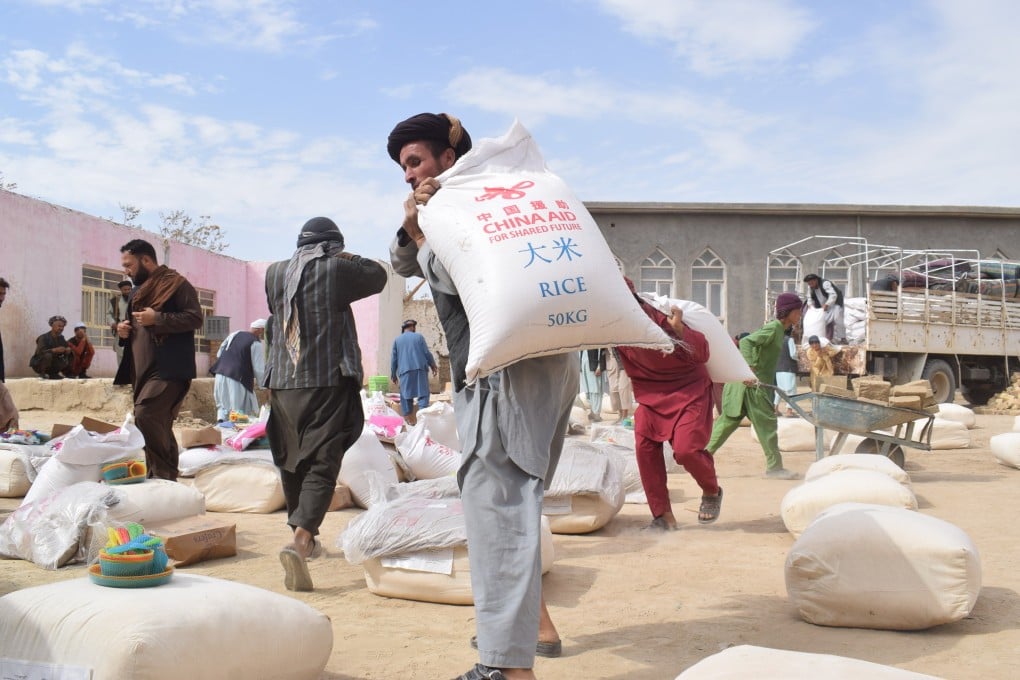 Afghan men carries China-donated relief supplies in Jawzjan province, Afghanistan on Wednesday. Photo: Xinhua