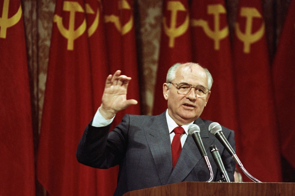 Mikhail Gorbachev addresses a group of 150 business executives in San Francisco in 1990. Photo: AP