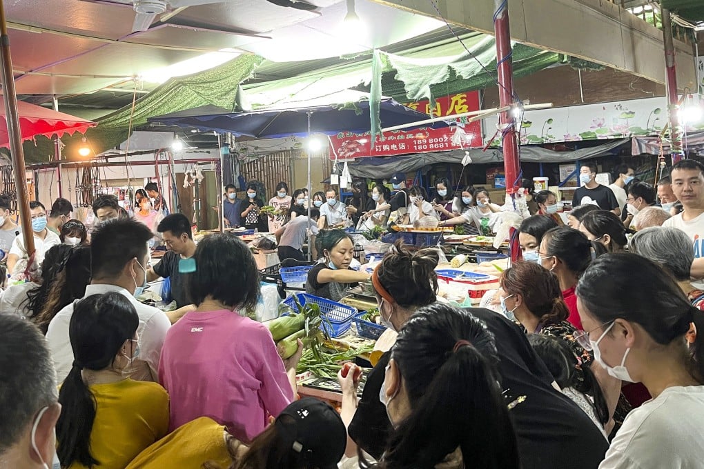 Chengdu will enter a lockdown on Thursday evening, but one member of each household will be allowed to shop for necessities daily. Photo: Weibo