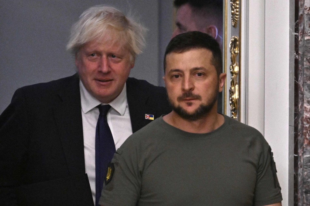 Ukrainian President Volodymyr Zelensky, right, and British Prime Minister Boris Johnson in Kyiv, Ukraine on August 24. Photo: AFP