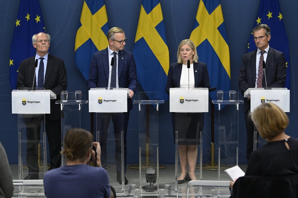 From left to right: Governor of Sveriges Riksbank, the central bank of Sweden, Stefan Ingves, Sweden’s Finance Minister Mikael Damberg, Prime Minister Magdalena Andersson and Director General of Finansinspektionen, Sweden’s financial supervisory authority, Erik Thedeen attend a news conference in Stockholm. Photo: EPA-EFE