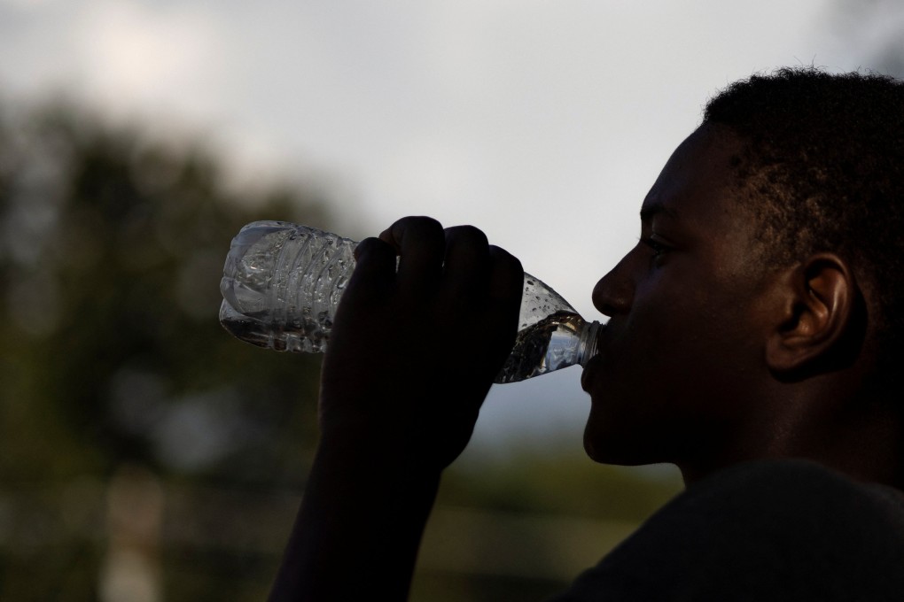 A volunteer drinks water during a break at a water distribution site as the city of Jackson is to go without reliable drinking water indefinitely after the water treatment plant pumps failed, leading to the emergency distribution of bottled water and tanker trucks for 180,000 people, in Jackson, Mississippi. Photo: Reuters