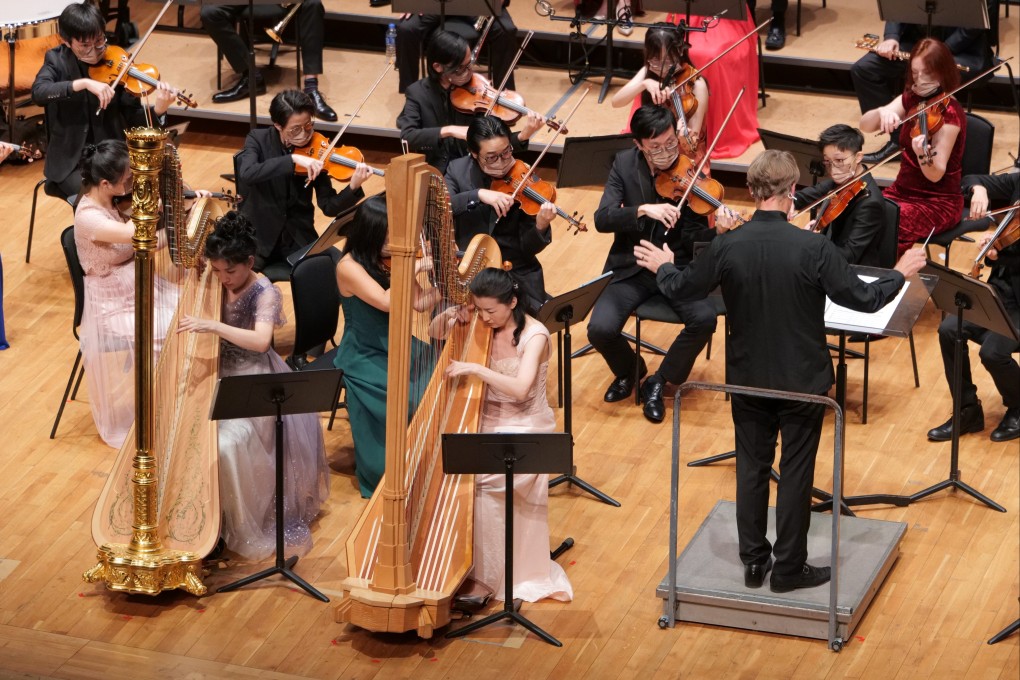 Lau-yee Yeung (left) and Dan Yu perform with the City Chamber Orchestra of Hong Kong under Robert Reimer in the concert “Stars, Angels & Celestial Harps”. Photo: CCOHK
