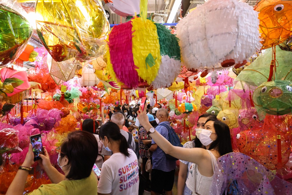 Looking for the best Mid-Autumn Festival lantern? Check out the Tai Kiu Market in Yuen Long. For other festive activities, there is mooncake making, moon-gazing and more. Photo: K.Y. Cheng