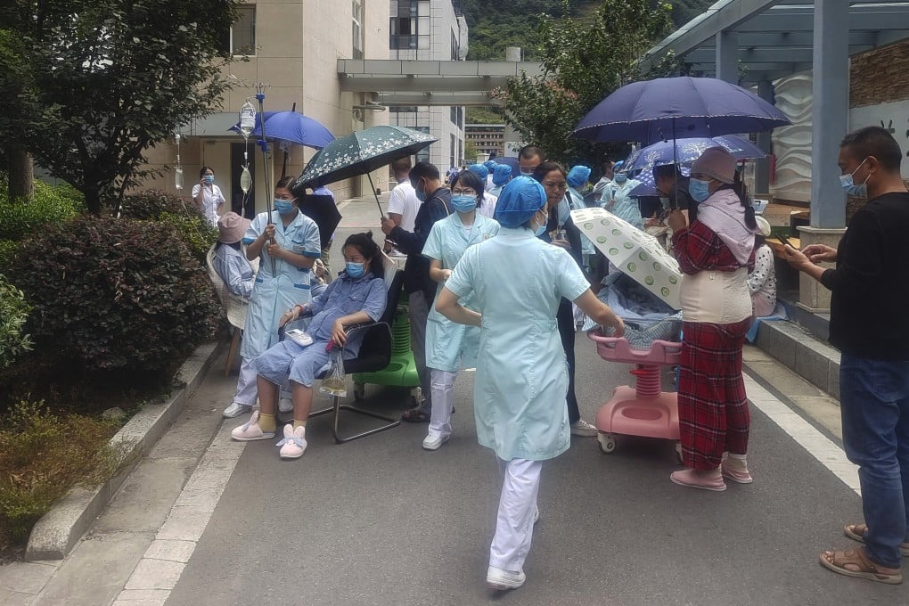Medical workers transfer patients to a safe area in Shimian county in Yaan city of Sichuan province after the earthquake on September 5. Photo: Xinhua via AP