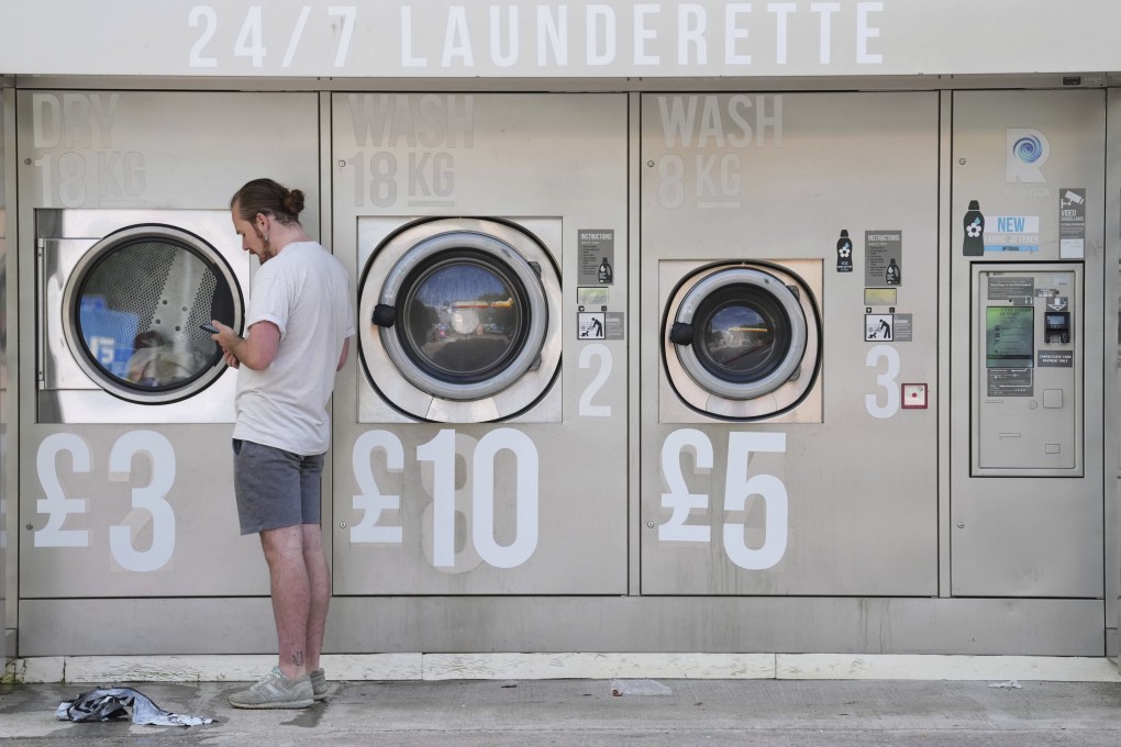 Amended prices are seen at a self-service laundry in Manchester, England, on September 7. According to reports, more than 1 million more people will be forced into poverty this winter, pushing UK deprivation levels to their highest for two decades even if the government freezes energy prices at current levels. Photo: AP