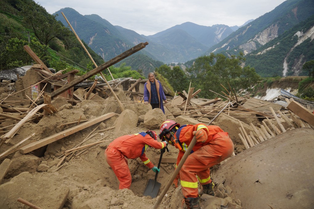 Rescuers help villagers look for goods at houses damaged by earthquake in Xingfu village in Sichuan’s Shimian county. Photo: Xinhua