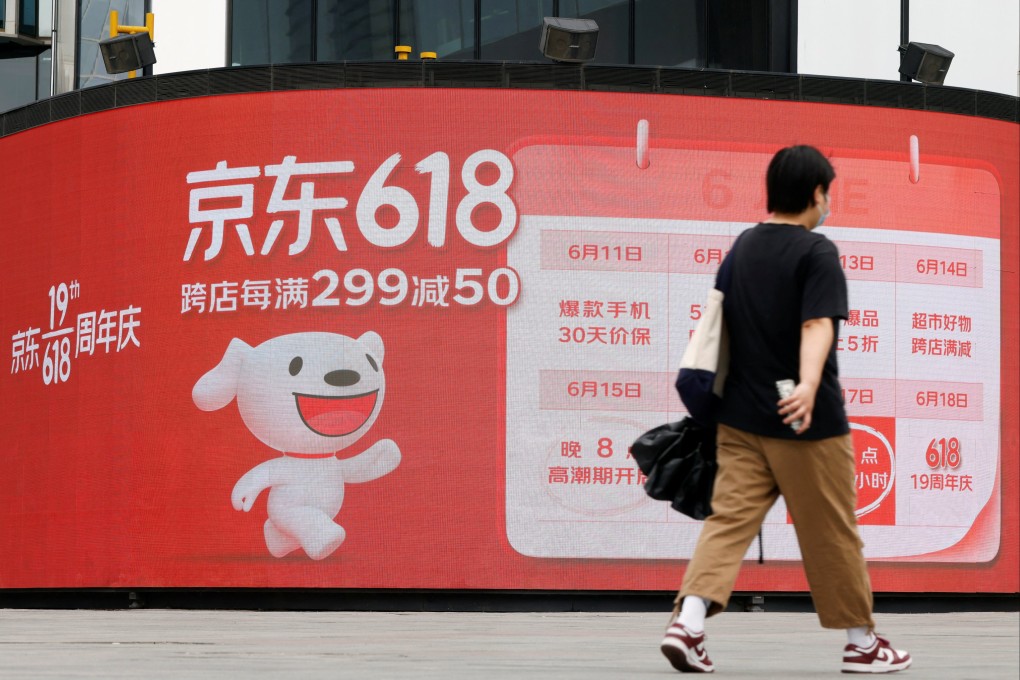 A JD.com advertisement for the “618” shopping festival displayed outside a shopping mall in Beijing, China June 14, 2022. Photo: Reuters