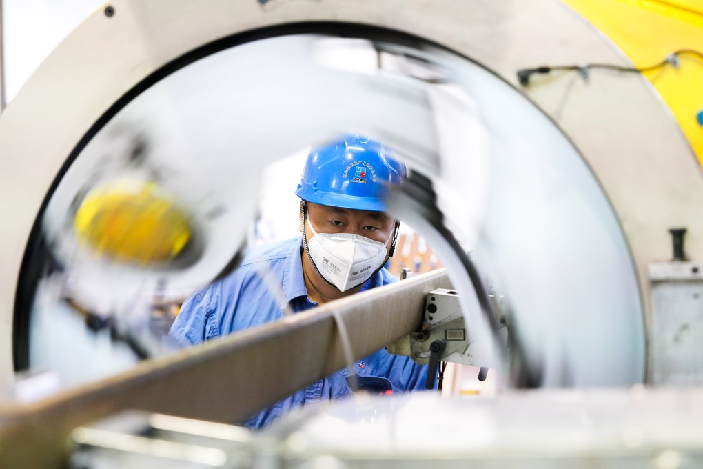 An employee works at a factory of Harbin Electric Machinery Company in Harbin, in northeast China’s Heilongjiang Province, on September 3, 2022. Photo: Xinhua