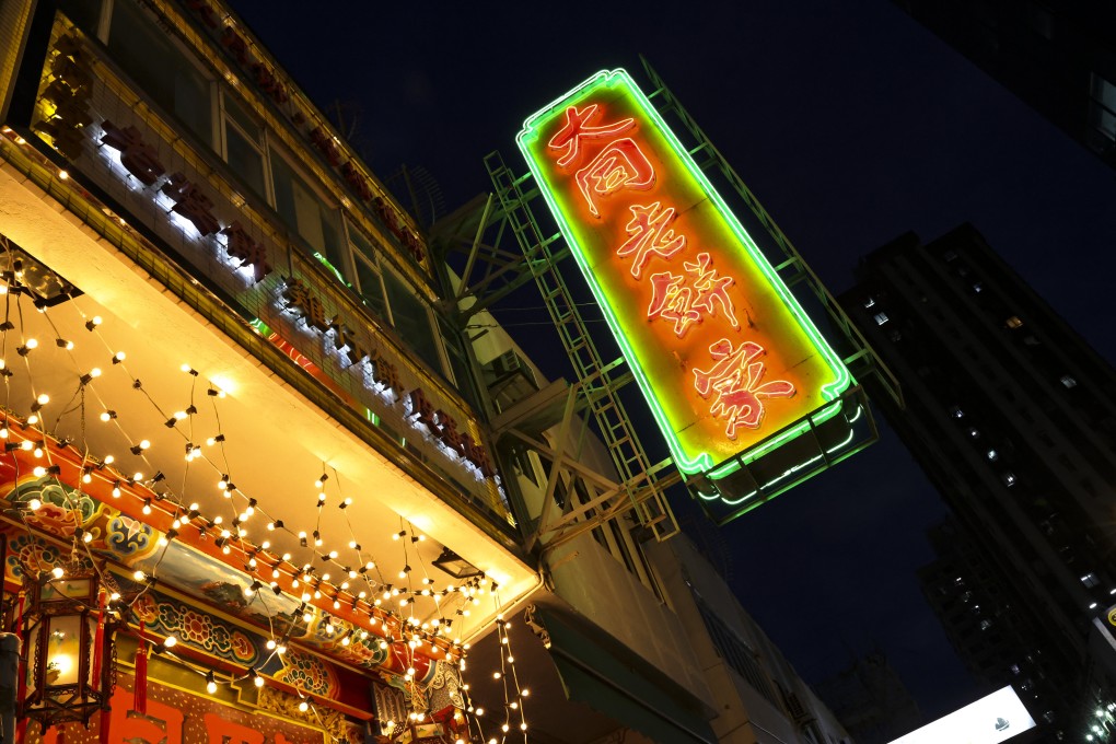 Tai Tung Bakery’s neon sign has to be dismantled after the Mid-Autumn Festival. Photo: K. Y. Cheng