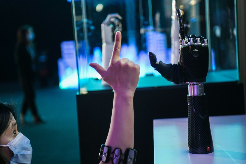 The working of a wearable AI-powered bionic hand being demonstrated at a tech conference in Chinese capital Beijing. Photo:  Xinhua
