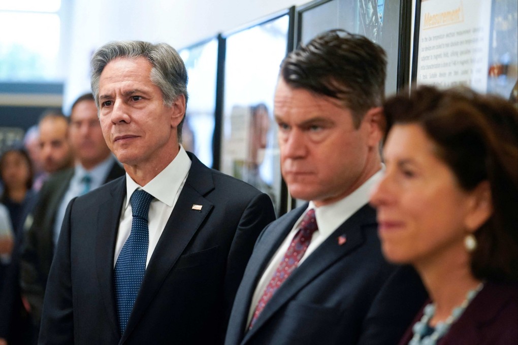 US Secretary of State Antony Blinken  listens during a tour of Purdue University’s microelectronic training facilities in West Lafayette, Indiana, September 13, 2022. Photo: AFP
