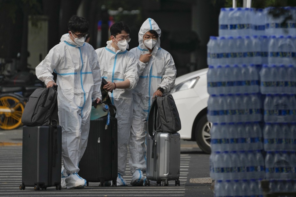 In line with the country’s zero-Covid policy, hundreds students at Communication University of China in Beijing have been sent to a quarantine centre after a handful of Covid-19 cases were detected in their dormitory. Photo: AP