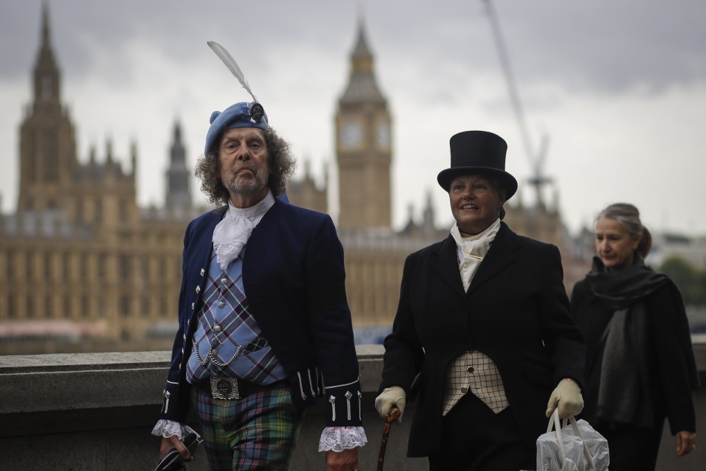 People walk along the River Thames as scores gather to pay their respects to Britain’s late Queen Elizabeth on Thursday. Photo: EPA-EFE
