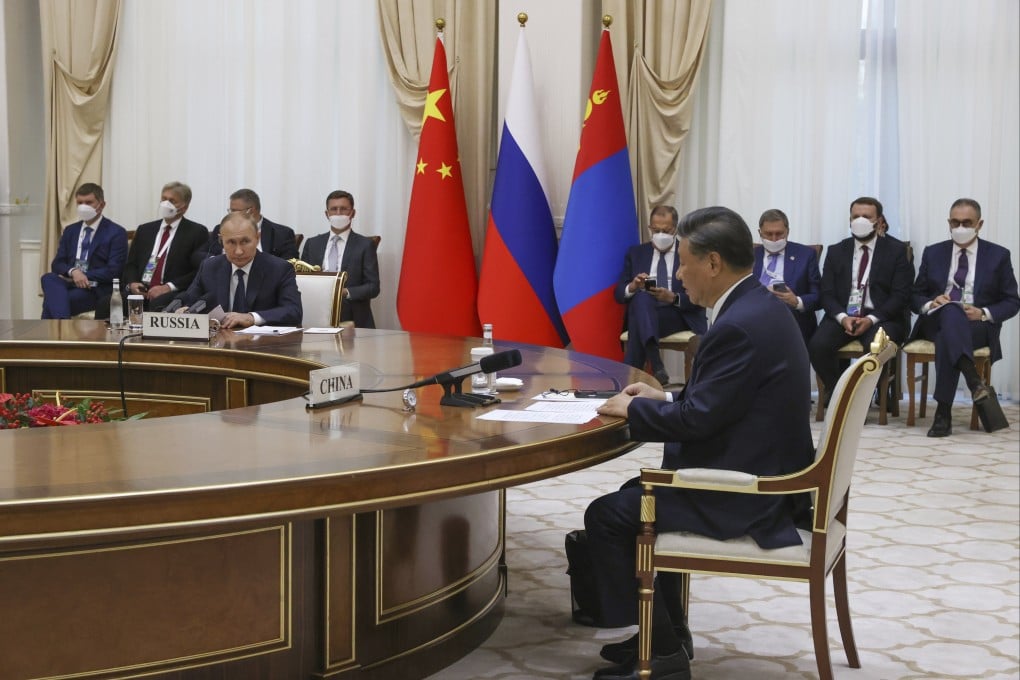Chinese President Xi Jinping, right, and Russian President Vladimir Putin meet on the sidelines of the Shanghai Cooperation Organisation summit in Samarkand, Uzbekistan, on Thursday. Photo: AP