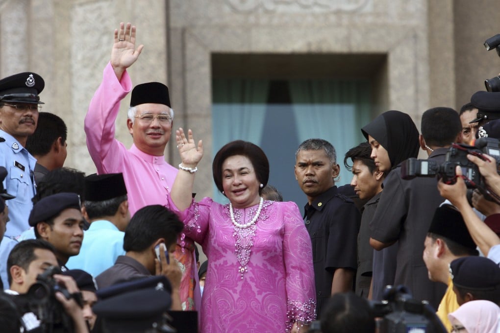Then Malaysian prime minister Najib Razak, left in pink, waves with his wife, Rosmah Mansor, at the prime minister’s office in 2009. Najib has been jailed for 12 years for abuse of his office. Corrupt prime ministers in imperial China met worse fates. Photo: AP