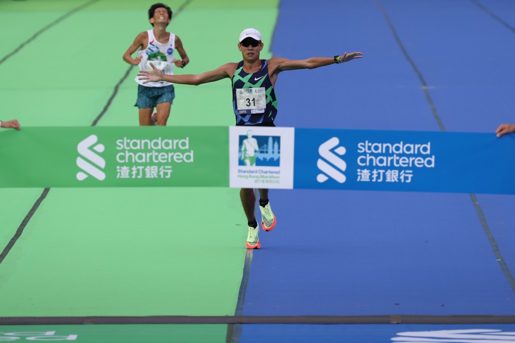 Wong Kai-lok (front) and Masashi Shirotake finish first and second in last year’s Standard Chartered Hong Kong Marathon. Photo: Nora Tam
