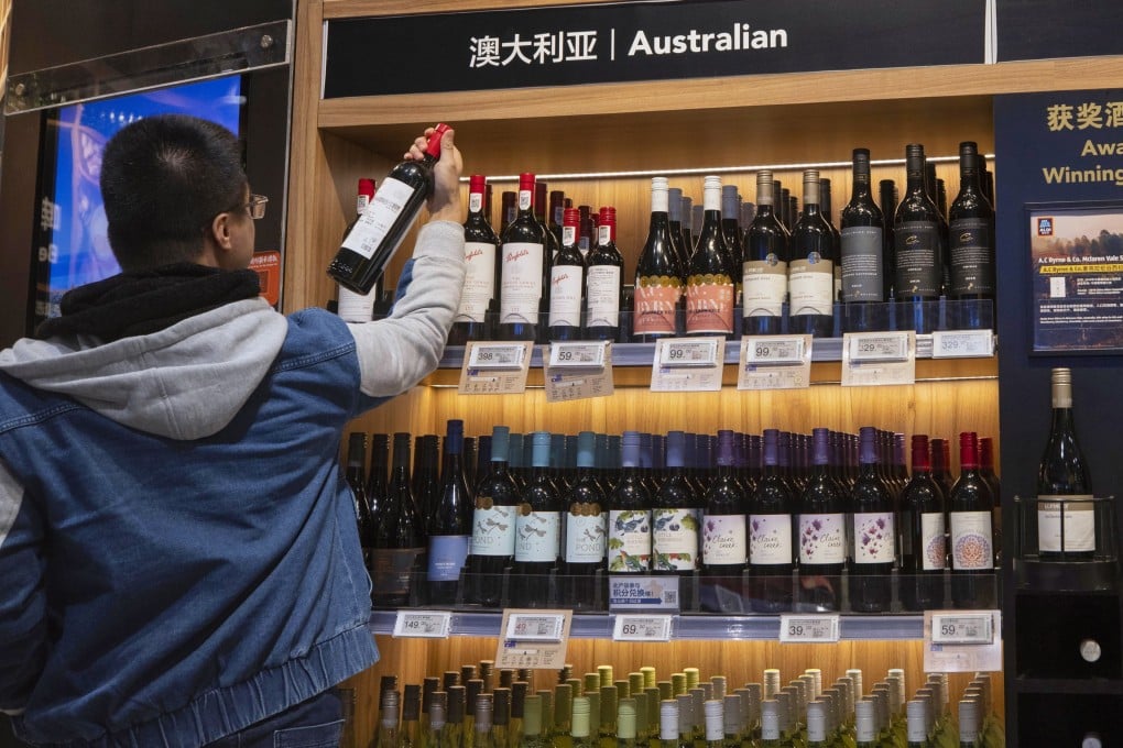 A man shops Australian wine in Shanghai in 2020. Photo: EPA-EFE