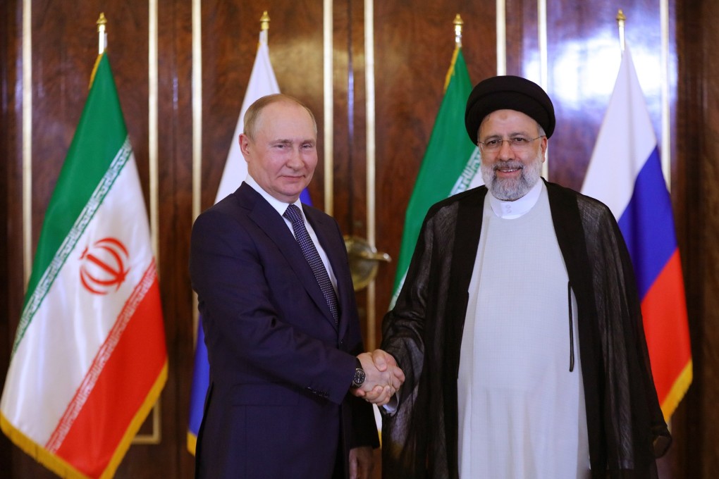 Iranian President Ebrahim Raisi (right) greets his Russian counterpart Vladimir Putin during a meeting in Tehran, Iran, on July 19. Photo: EPA-EFE