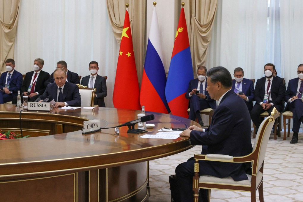 China’s President Xi Jinping (right) and Russian President Vladimir Putin meet on the sidelines of the Shanghai Cooperation Organisation summit in Samarkand on September 15. Photo: AFP