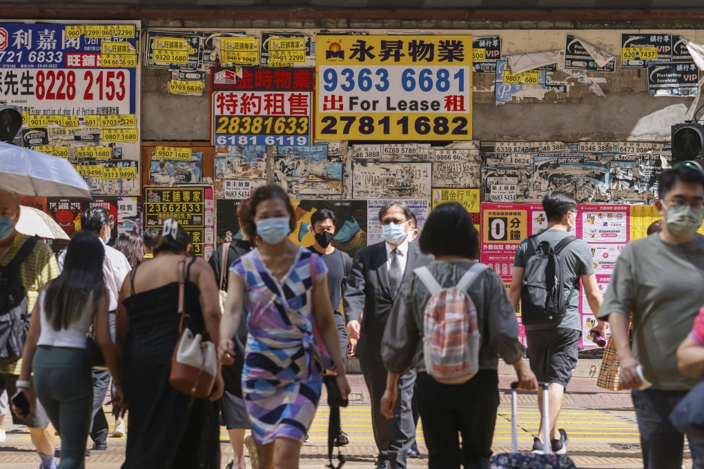Shoppers and pedestrians in Causeway Bay on 1 August 2022. Photo: Nora Tam.