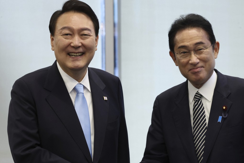 South Korean President Yoon Suk Yeol, left, shakes hands with Japanese Prime Minister Fumio Kishida before their meeting in New York on Wednesday. The two leaders agreed to accelerate efforts to mend ties frayed over Japan’s past colonial rule of the Korean Peninsula. Photo: Yonhap via AP