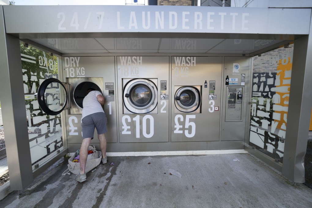 Amended prices seen at a self-service laundromat in Manchester on September 7, 2022. More than 1 million more people will be forced into poverty this winter, pushing UK deprivation levels to their highest for two decades even if the government freezes energy prices at current levels, according to media reports. Photo: AP