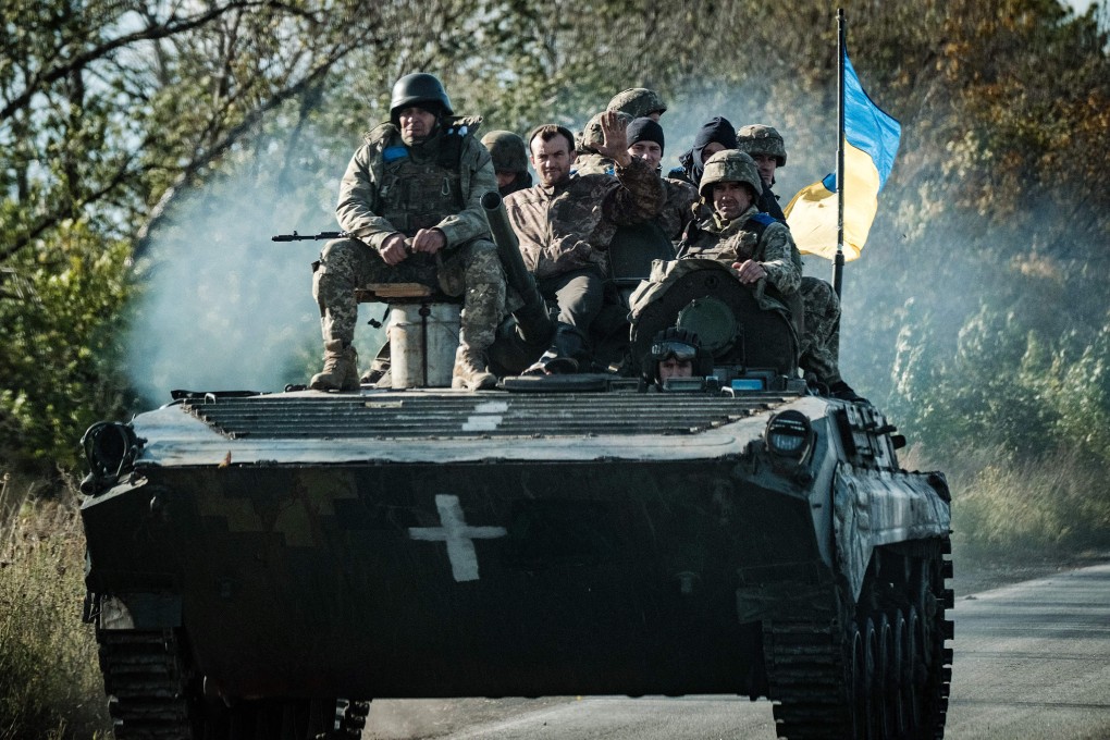 Ukrainian soldiers ride on an armoured vehicle in Novostepanivka on September 19, 2022 amid the Russian invasion of Ukraine. Photo: AFP