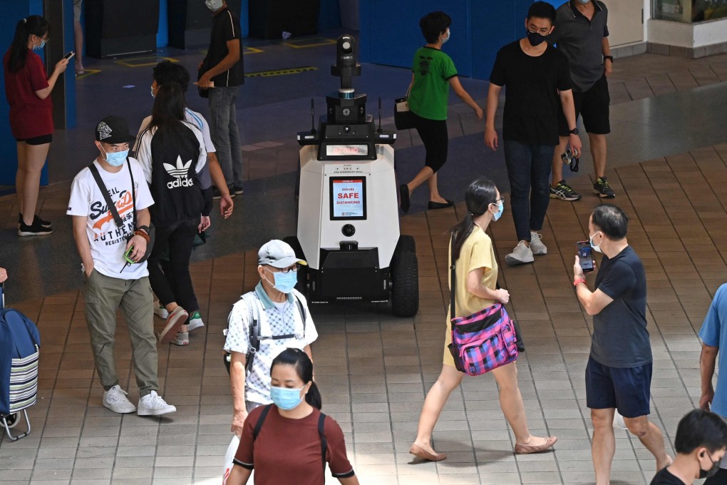 A robot patrols a residential district during a three-week trial by the Home Team Science and Technology Agency in Singapore on September 6, 2021, reminding people about proper social distancing behaviour such as not gathering in groups of more than five. Singapore sets hard targets for public officers to adopt artificial intelligence. Photo: AFP