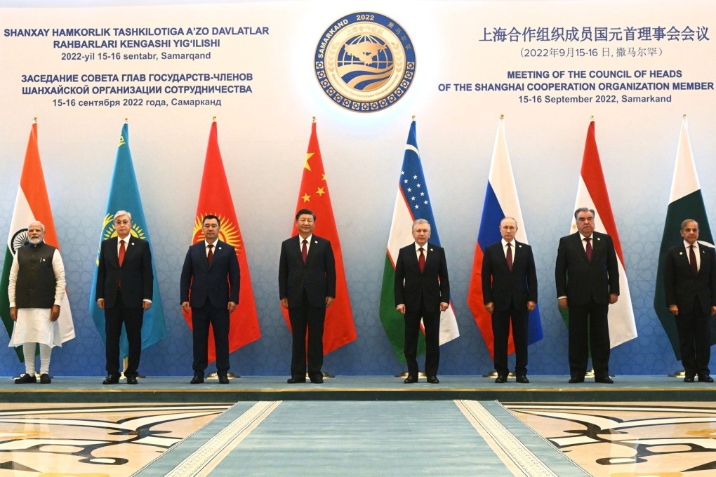 From the left, Indian Prime Minister Narendra Modi, Kazakh President Kassym-Jomart Tokayev, Kyrgyz President Sadyr Japarov, Chinese President Xi Jinping, Uzbek President Shavkat Mirziyoyev, Russian President Vladimir Putin, Tajik President Emomali Rahmon, and Pakistani Prime Minister Shahbaz Sharif pose for a group photo before the Shanghai Cooperation Organization summit on September 16 in Samarkand, Uzbekistan. Photo: Kremlin/dpa