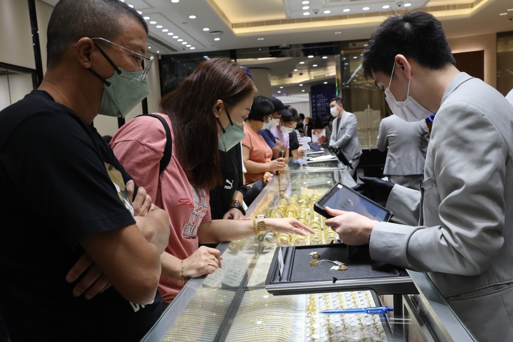 Shoppers browse offerings at a jewellery store in Kwun Tong on Saturday. Photo: Edmond So