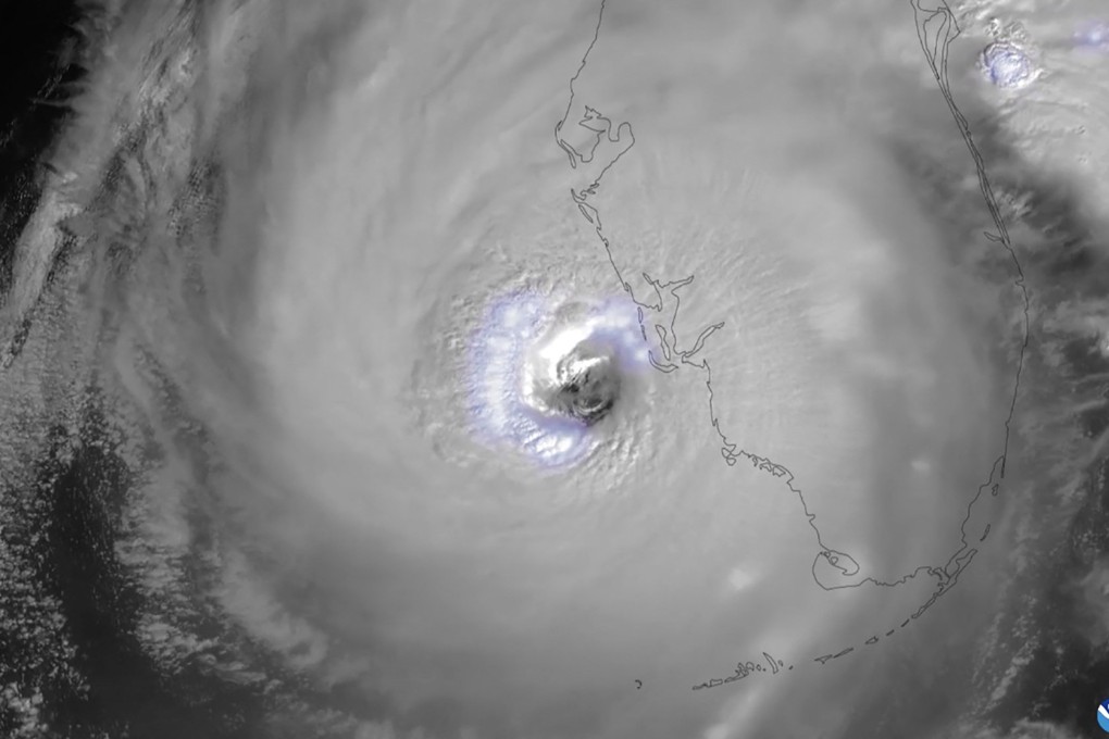 A National Oceanic and Atmospheric Administration (NOAA) satellite image shows lightning surrounding Hurricane Ian’s eye while approaching Florida on September 28. Photo: AFP / NOAA / RAMMB