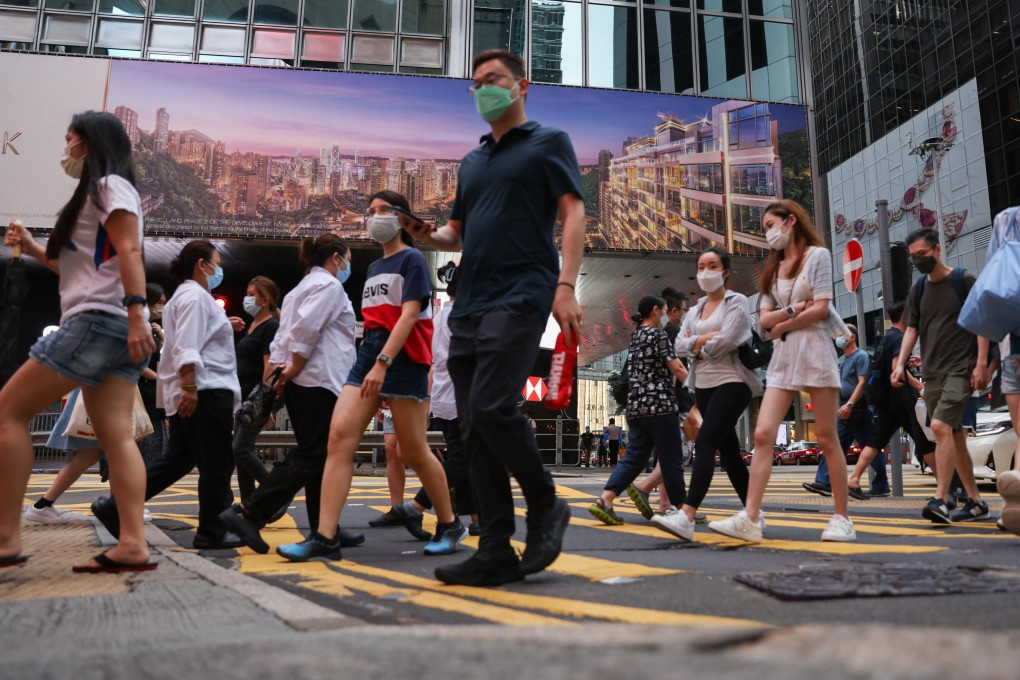 Medical experts call for the cap on public gatherings to be lifted but say the mask mandate must remain in place. Photo: Nora Tam