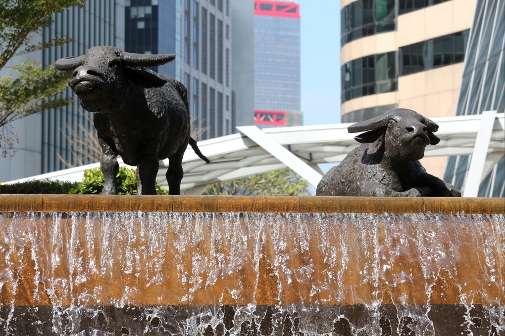 Bronze sculptures of bulls are seen outside the Hong Kong stock exchange in Central i 2018. Photo: SCMP / Dickson Lee