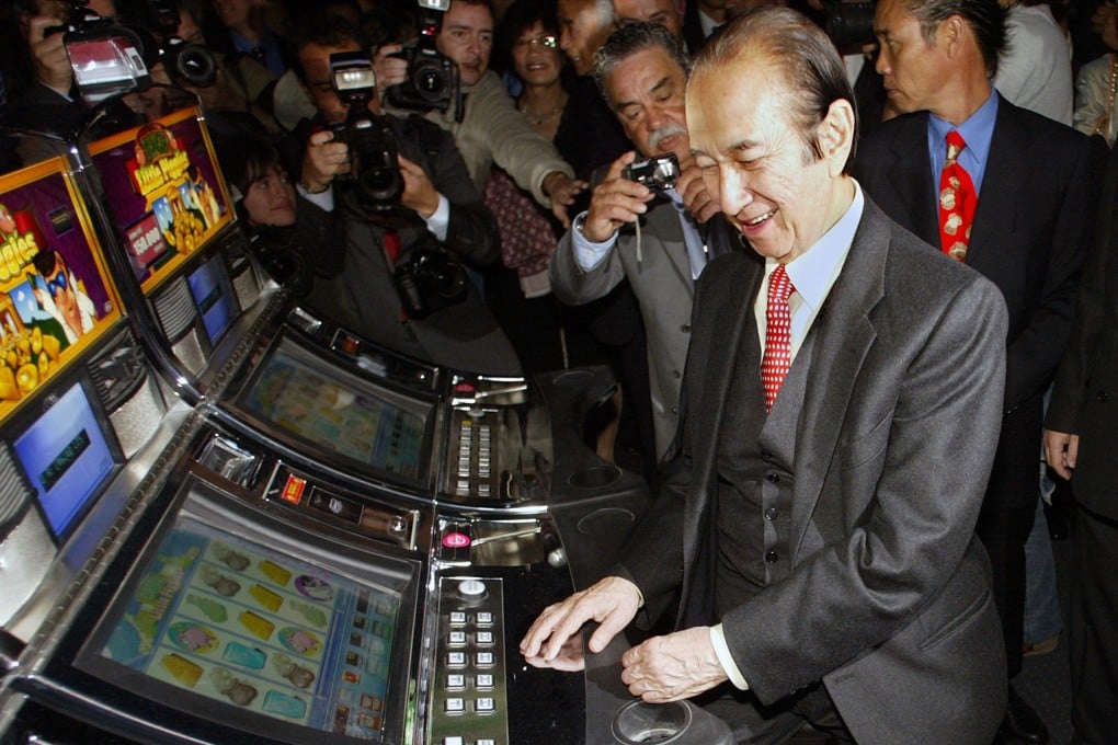 Stanley Ho playing a slot machine at the opening of his new casino in downtown Lisbon in April 2006. Photo: AFP