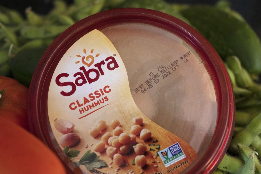 A “best before” date on a container of hummus sold in North American stores. Manufacturers use such dates to indicate until when the contents are at peak freshness, but many customers interpret “best before” to mean “use by” and throw items away, which contributes to the global problem of food waste. Photo: AP /Michael Dwyer
