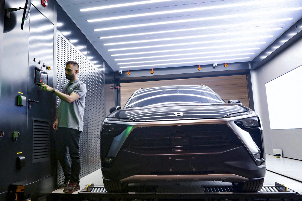 An employee works near a Chinese Nio electric car at Nio’s first European plant and power swap station in Biatorbagy, Hungary, on September 16, 2022. Photo: Reuters