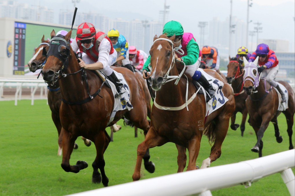 Everest outsider Joyful Fortune (right) records his last Hong Kong win before his return to Australia. Photo: Kenneth Chan