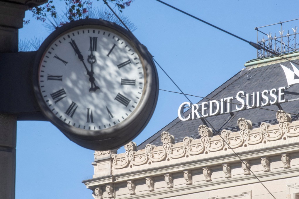 A clock is seen near the logo of Swiss bank Credit Suisse at the Paradeplatz square in Zurich om October 5. Photo: Reuters