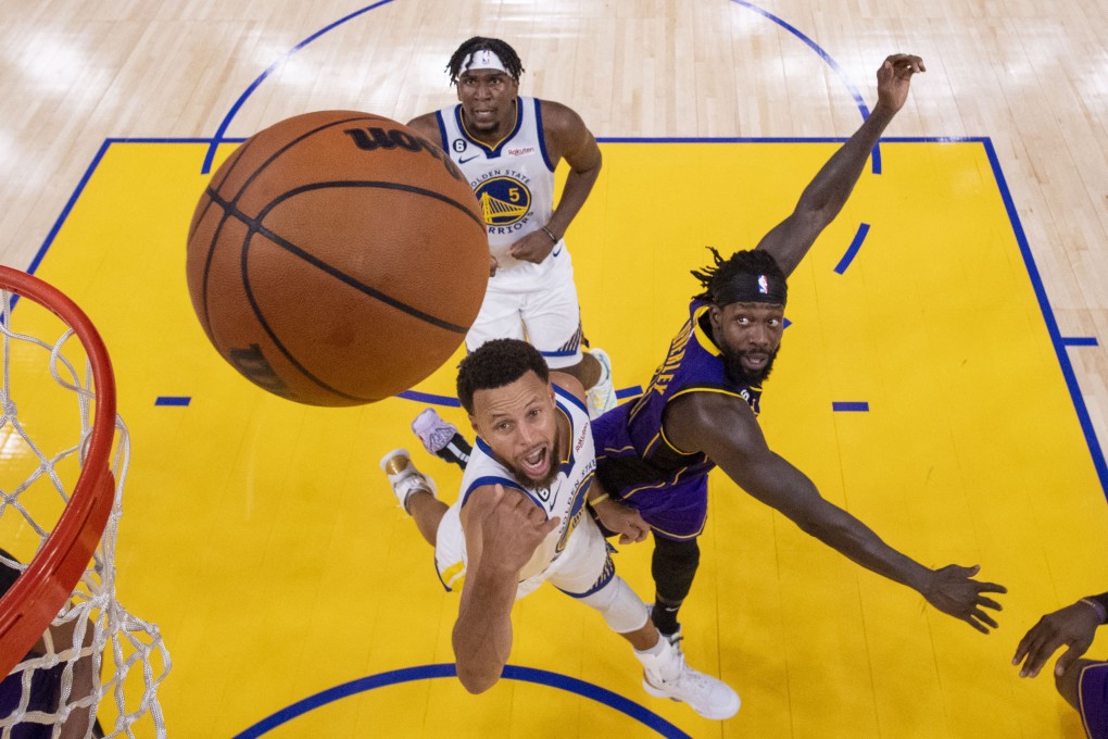 Golden State Warriors guard Stephen Curry shoots against LA Lakers guard Patrick Beverley. Photo: USA TODAY Sports
