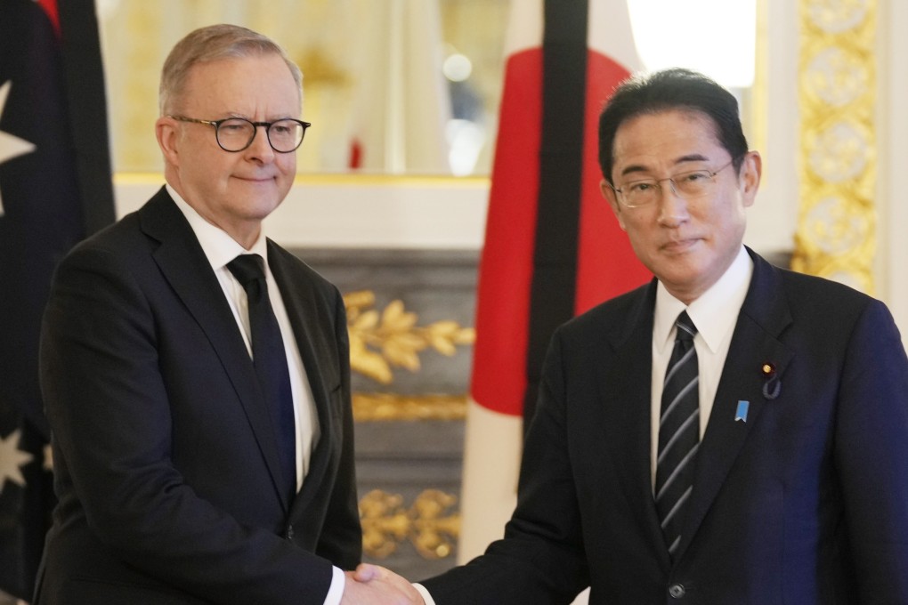 Australian Prime Minister Anthony Albanese (L) poses with Japanese Prime Minister Fumio Kishida (R) before their meeting at Akasaka Palace state guest house in Tokyo, Japan on September 27. Photo: EPA-EFE/Pool/File