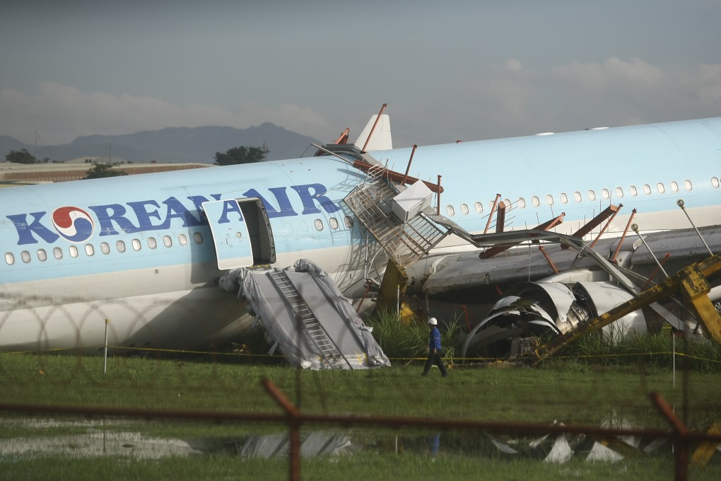 A guard inspects a Korean Air plane that overshot the runway in Cebu City, central Philippines, on Monday. Photo: AP