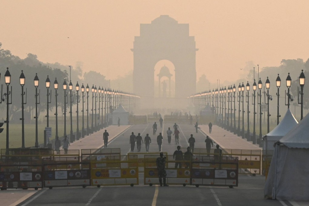 People walk along a road near India Gate amid smoggy conditions in New Delhi on October 25 after Diwali revellers defied a firecracker ban to celebrate the annual Hindu festival. Photo: AFP