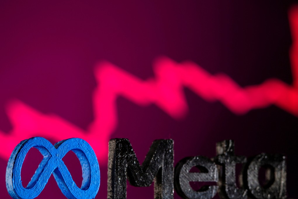A 3D printed model of Meta’s logo seen in front of a displayed stock graph in this illustration taken on November 2, 2021. Photo: Reuters