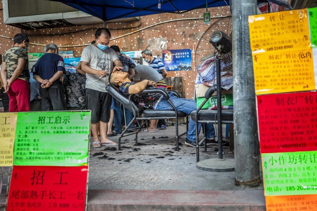 The 111 million self-employed people in China account for two-thirds of all market entities, offering jobs for nearly 300 million people in September. Photo:  EPA-EFE/ALEX PLAVEVSKI ATTENTION: This Image is part of a PHOTO SET