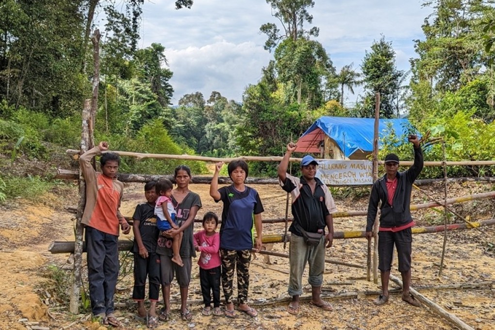 The villagers of Kampung Mesau in Malaysia’s Pahang erected a blockade to save their forests from loggers. Photo: Yao-Hua Law/Macaranga