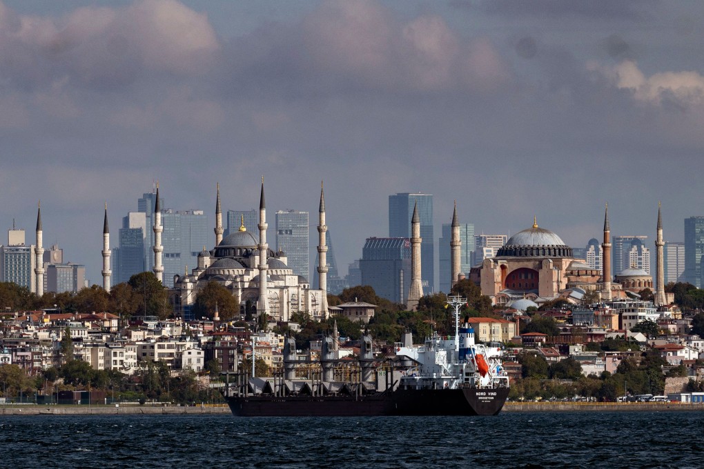 The Nord Vind ship from Ukraine loaded with grain is anchored for inspection in Istanbul, Türkiye on October 11. Photo: AFP via Getty Images / TNS