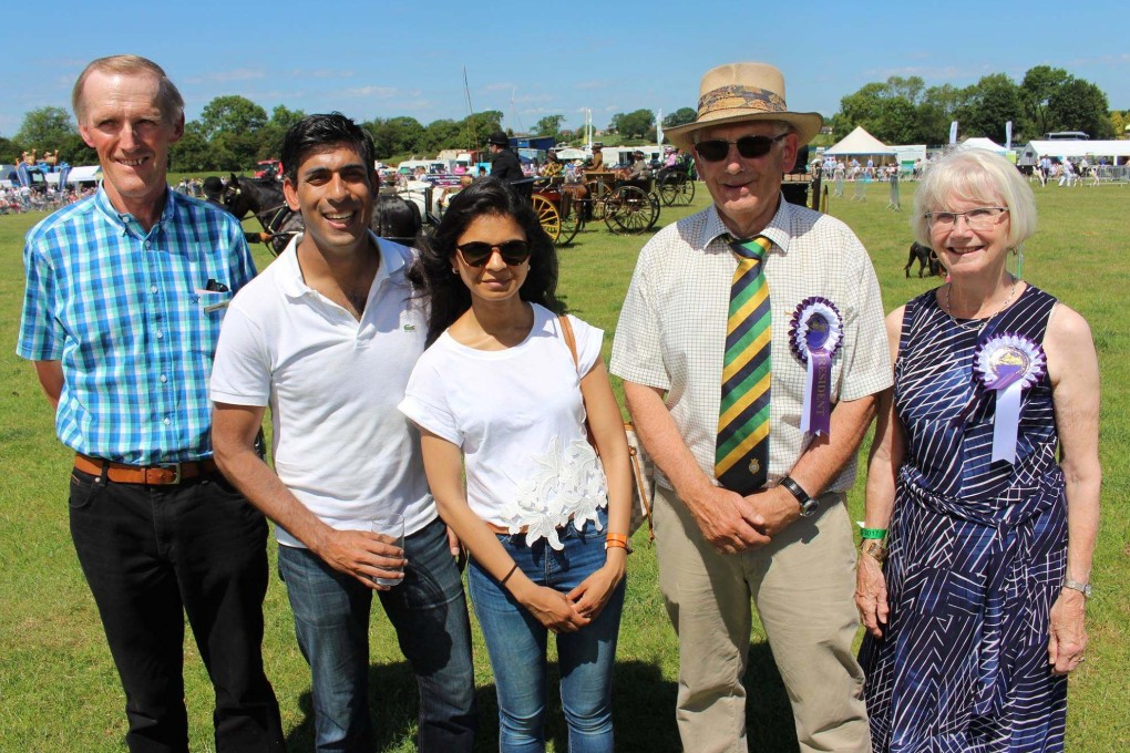 Rishi Sunak, casually dressed in a Lacoste polo shirt and jeans, with his wife, Akshata Murty, at an event in his constituency in Yorkshire, England. The British prime minister has a taste for expensive shoes and designer suits. Photo: Rishi Sunak Facebook