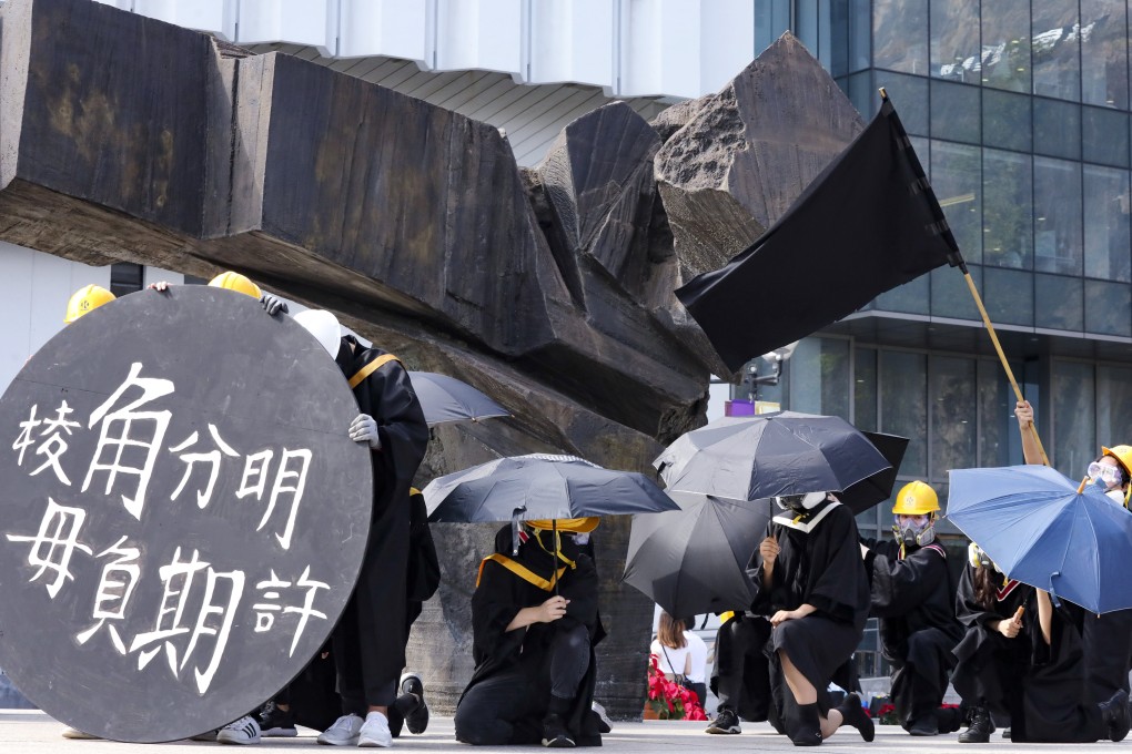 Chinese University students
wearing graduation gowns and holding black balloons during a march in 2020. Photo: K. Y. Cheng